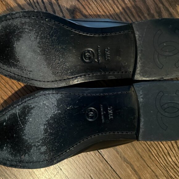 CHANEL Black Leather CC Flats Loafer Size EU 39.5 - Picture 2 of 5